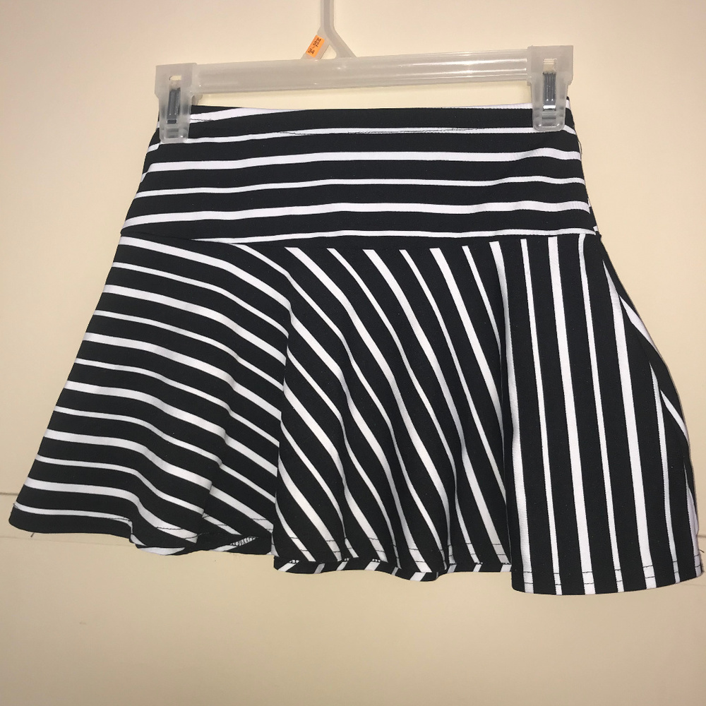 Black/White striped mini skirt